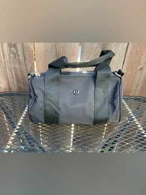 lululemon athletica mini barrel duffel bag black